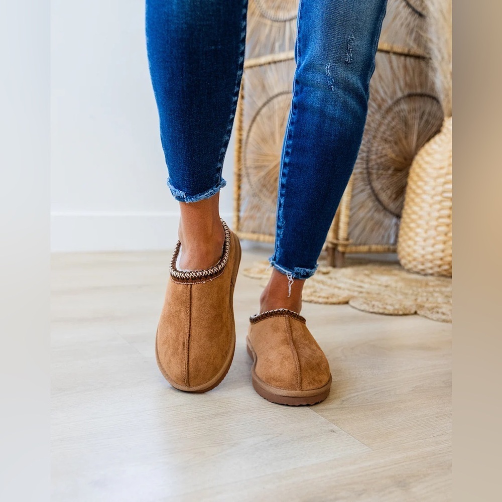 NIB Brand New Very G Sparks Tan Fur Vegan Suede Slip On Slides Shoes Slippers - Picture 5 of 11